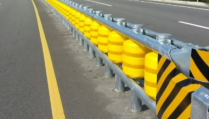 能旋轉(zhuǎn)的高速防護(hù)欄 智能交通新利器，守護(hù)出行安全